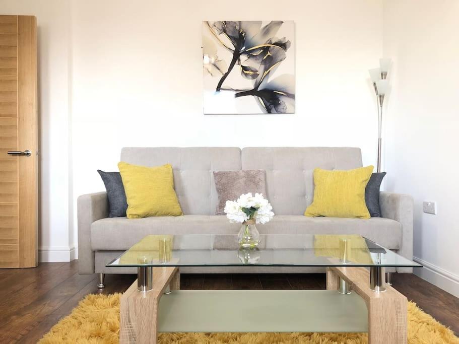 City Apartments By Elegance Living Peterborough Room photo